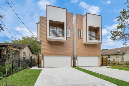 New construction Single-Family house 4217 Rogers Street, Houston, TX 77022 - photo 0