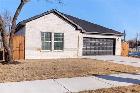 New construction Single-Family house 725 Exeter Street, Fort Worth, TX 76104 - photo 1 1