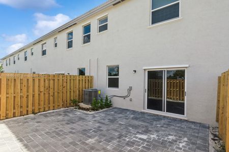 New construction Townhouse house 16207 Sw 288Th Ter, Unit 16207, Homestead, FL 33033 - photo 13 13