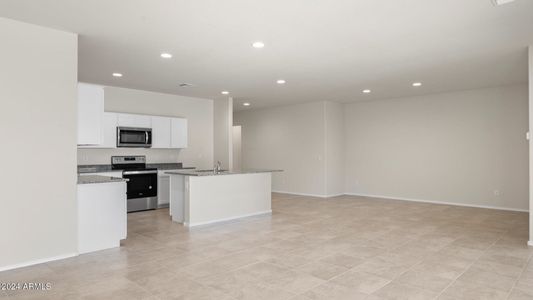 New construction Single-Family house 1014 W Paradise Drive, Casa Grande, AZ 85122 Holden- photo 5 5