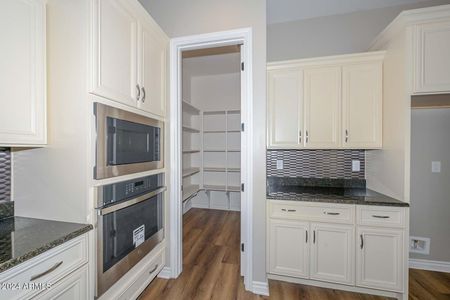 Kitchen-Walk in Pantry