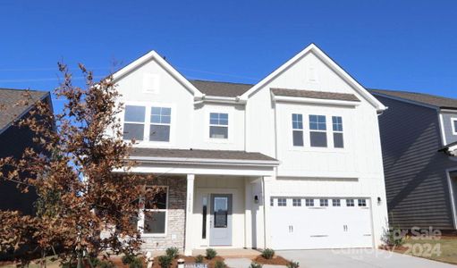 New construction Single-Family house 10120 Whitaker Pointe Drive, Huntersville, NC 28078 The Fenmore- photo 0