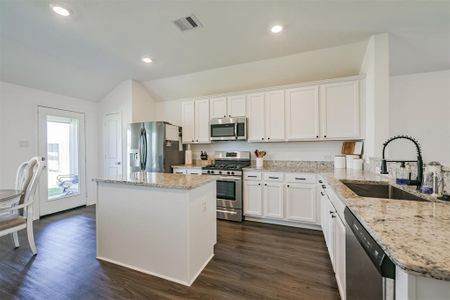 New construction Single-Family house 14903 Pinehurst Avenue, Mont Belvieu, TX 77523 - photo 11 11