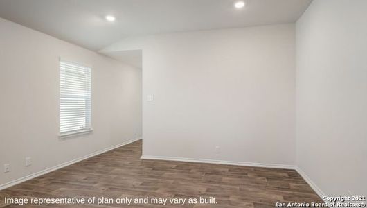 New construction Single-Family house 105 Middle Green Loop, Floresville, TX 78114 - photo 2 2