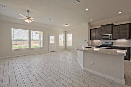 New construction Single-Family house 11210 Youngquist Drive, Mont Belvieu, TX 77535 The Wetherby- photo 7 7