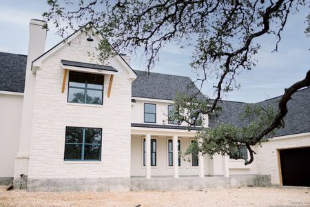 New construction Single-Family house 1220 Decanter Dr, New Braunfels, TX 78132 - photo 1 1