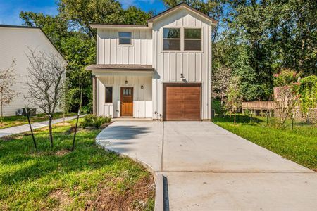 New construction Single-Family house 1009 Spokane River Road, Conroe, TX 77316 - photo 0