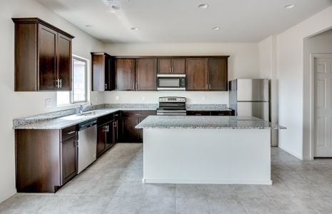New construction Single-Family house 43717 Cypress Lane, Maricopa, AZ 85138 - photo 5 5