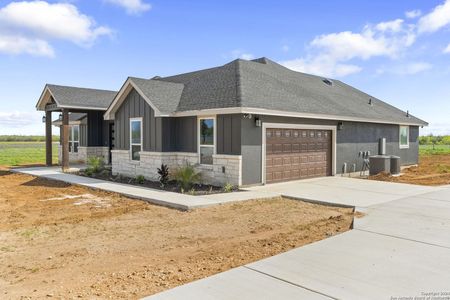 New construction Single-Family house 108 Hidden Cove, Floresville, TX 78114 - photo 34 34