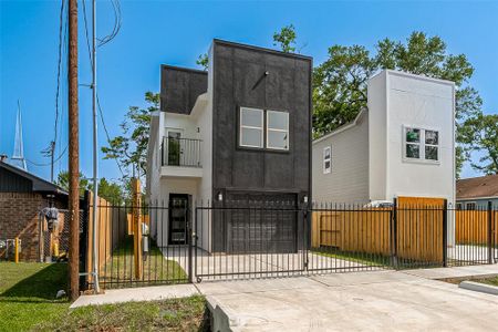 New construction Single-Family house 7305 Wknoll St Street, Houston, TX 77028 - photo 0