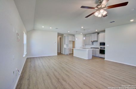 New construction Single-Family house 2058 Chelsea Grove, New Braunfels, TX 78130 Enclave Series - Bermuda- photo 8 8