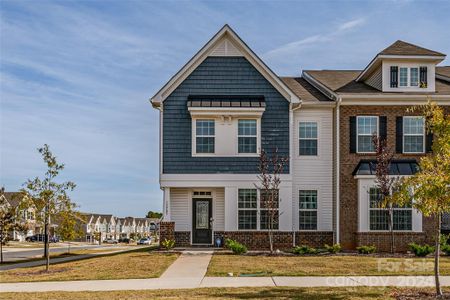 New construction Townhouse house 13905 Castle Nook Drive, Charlotte, NC 28273 - photo 0