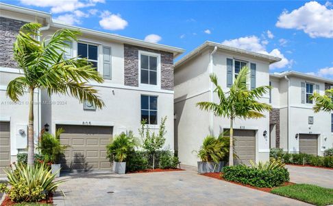 New construction Townhouse house 805 Se 18Th St, Homestead, FL 33034 - photo 0