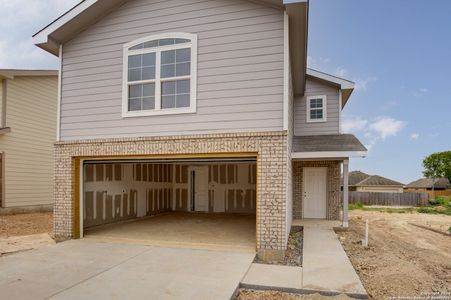 New construction Single-Family house 2210 Dry Moss Pass, San Antonio, TX 78224 Garfield- photo 2 2