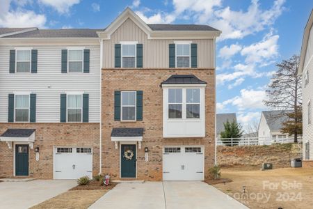 New construction Townhouse house 2606 Grantham Place Drive, Fort Mill, SC 29715 - photo 0