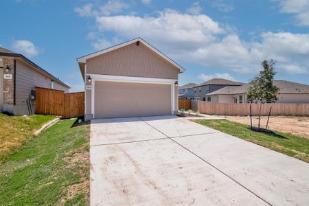 New construction Single-Family house 104 Lucky Texan Road, Jarrell, TX 76537 Plan 1548- photo