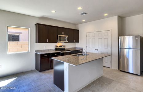 New construction Single-Family house 25333 W Atlanta Avenue, Buckeye, AZ 85326 Bluebell- photo 4 4