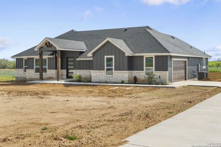 New construction Single-Family house 108 Hidden Cove, Floresville, TX 78114 - photo 5 5