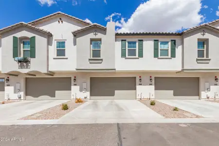 New construction Townhouse house 4106 E Pinto Drive, Gilbert, AZ 85296 - photo 0