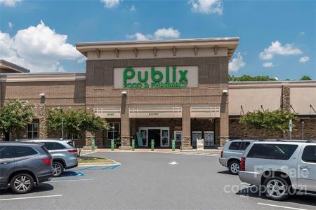 Publix is just one of the many grocery options within minutes of Ansley Park