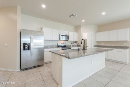 New construction Single-Family house 36043 W San Alvarez Avenue, Maricopa, AZ 85138 - photo 8 8