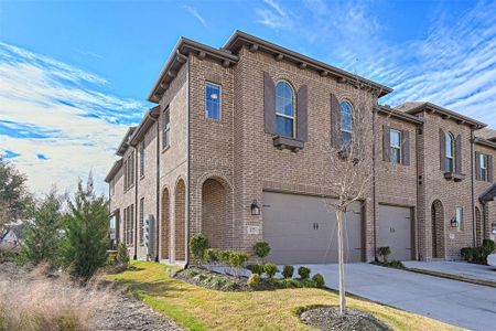 New construction Townhouse house 1125 Queensdown Way, Forney, TX 75126 - photo 0