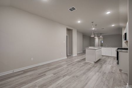 New construction Single-Family house 187 Buttercup Alley, San Antonio, TX 78253 Gunther- photo 27 27