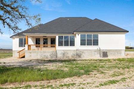 New construction Single-Family house 237 Lakeview Cir, La Vernia, TX 78121 - photo 44 44