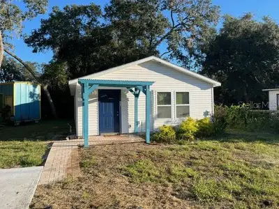 New construction Single-Family house SE 157Th Street, Umatilla, FL 32784 - photo 0