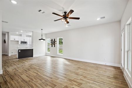 New construction Single-Family house 7911 Tower Street, Houston, TX 77088 - photo 3 3