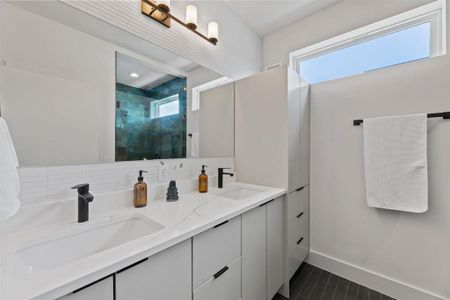 New construction Single-Family house 1227 Delano St, Unit 1, Austin, TX 78721 - photo 16 16