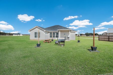 New construction Single-Family house 100 W Medium Meadow Dr, Lytle, TX 78052 - photo 27 27