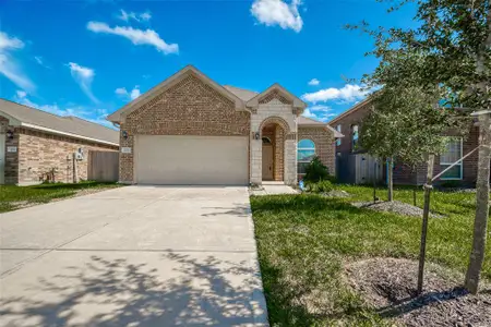 New construction Single-Family house 102 Kelly St Street, Angleton, TX 77515 - photo 0