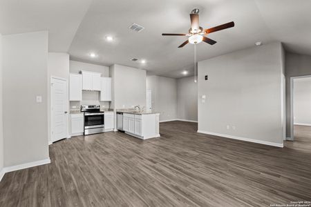 New construction Single-Family house 5539 Onyx Valley, San Antonio, TX 78242 Pineda - B- photo 6 6