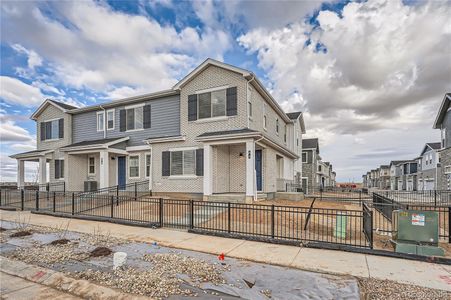 New construction Townhouse house 75 N Vandriver Place, Aurora, CO 80018 - photo 1 1