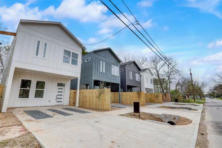 New construction Single-Family house 1221 Dewalt Street, Houston, TX 77088 - photo 39 39