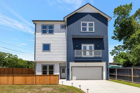 New construction Single-Family house 928 N Victory Drive, Houston, TX 77088 - photo 0