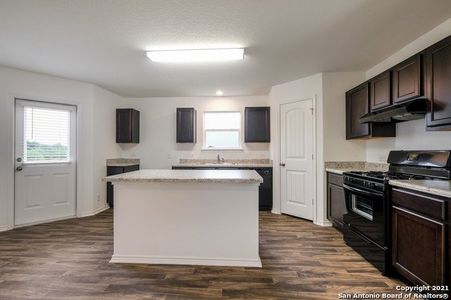 New construction Single-Family house 8210 Titan Belt, San Antonio, TX 78252 - photo 7 7