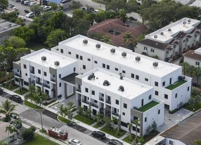 New construction Townhouse house 416 Se 12Th Ct, Fort Lauderdale, FL 33316 - photo 0 0