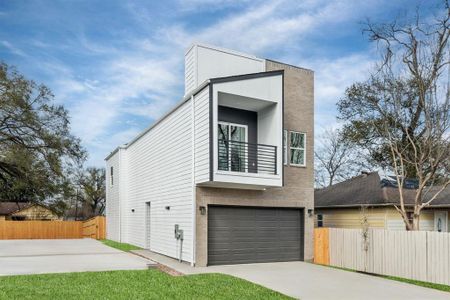New construction Single-Family house 4425 Noble Street, Houston, TX 77020 - photo 1 1
