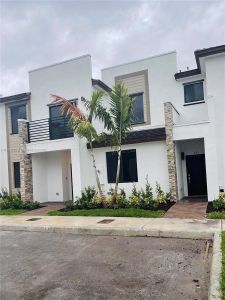 New construction Condo/Apt house 929 Northeast 211th Street, Miami, FL 33179 - photo 1 1