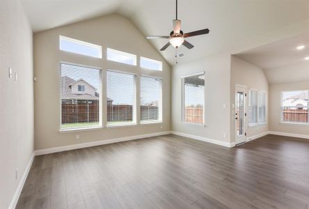 New construction Single-Family house 625 Red Maple Road, Waxahachie, TX 75165 Raleigh- photo 6 6