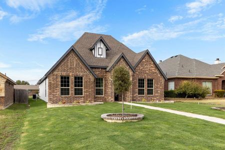 View of front of property featuring a front yard