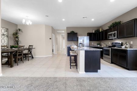 Dove kitchen and dining area