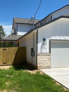 New construction Single-Family house 122 W Kikipua Ln, Bastrop, TX 78602 - photo 28 28