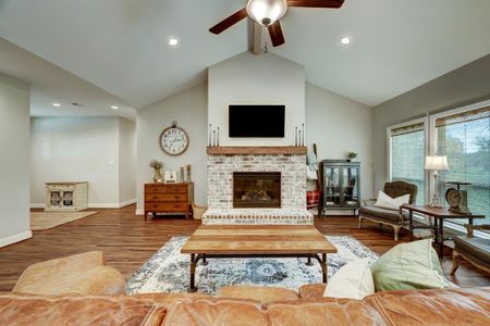 New construction Single-Family house 37 Lakeview Drive, Alvin, TX 77511 - photo 7 7