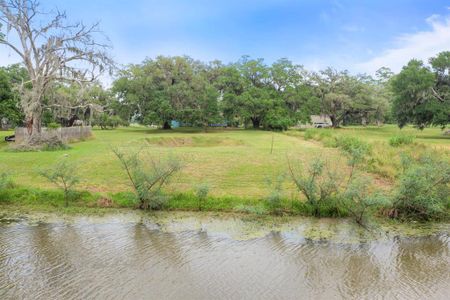 New construction Single-Family house 374 Cattle Drive Trail, Angleton, TX 77515 - photo 42 42