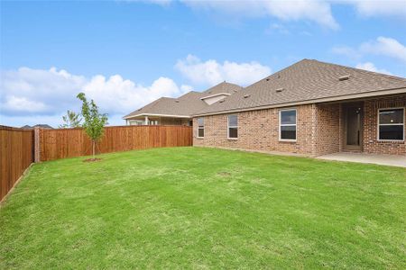 New construction Single-Family house 912 Water Canna Drive, Fort Worth, TX 76247 Premier Series - Laurel- photo 23 23