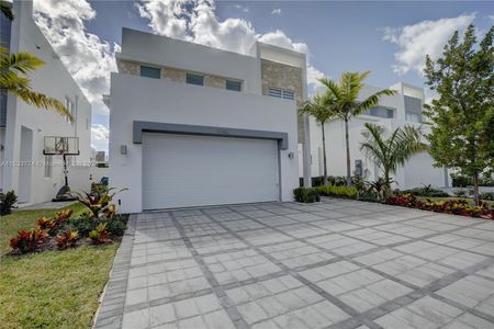 New construction Single-Family house 10362 Nw 67Th Ter, Doral, FL 33178 - photo 0