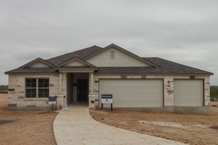 New construction Single-Family house 104 Cheyenne Drive, Floresville, TX 78114 Esparanza- photo 43 43